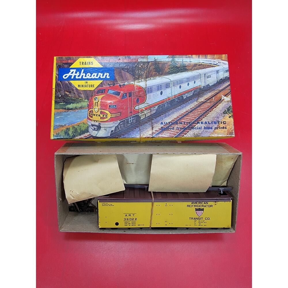 Vintage HO Scale Train Miniature Kit American Refrigerator Transit Reefer 2304